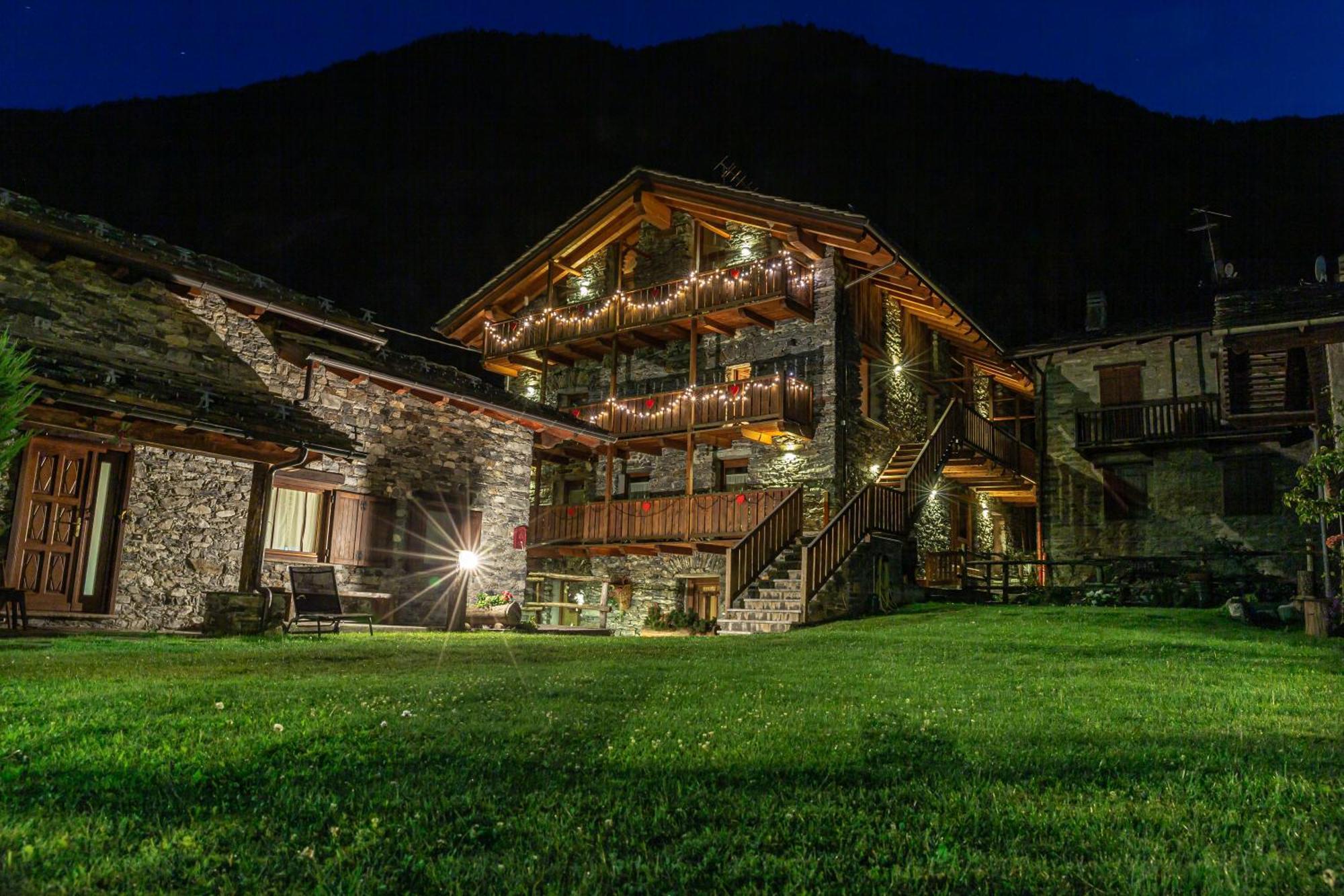 Le Petit Coeur Residence De Montagne La Salle Esterno foto